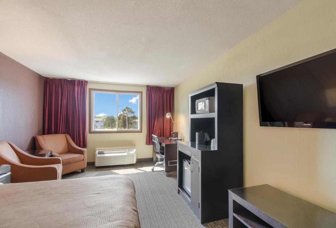 Standard King Room - Non-Smoking at Econo Lodge Hurley - Ironwood