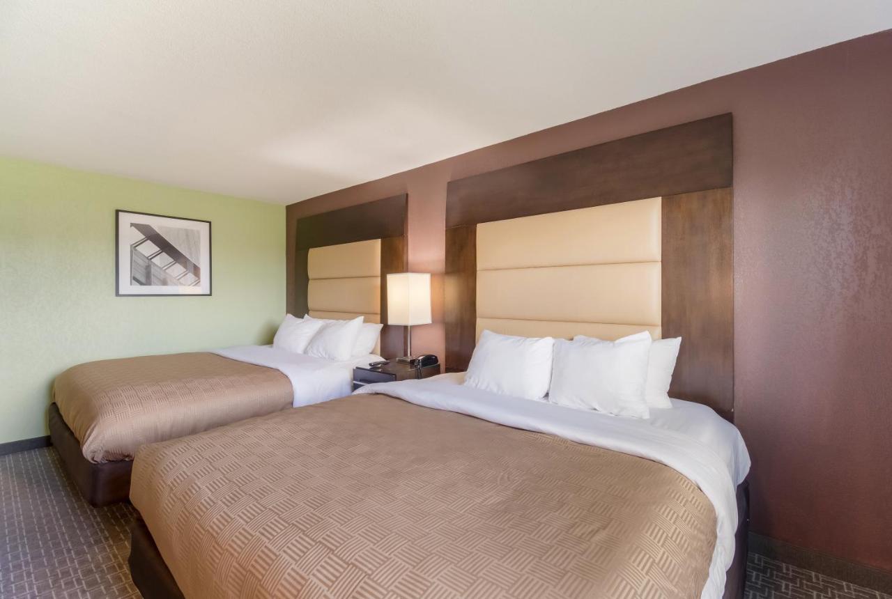 Standard Queen Room with Two Queen Beds - Non-Smoking at Econo Lodge Hurley - Ironwood