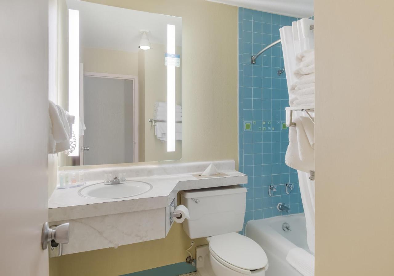 Standard Queen Room with Two Queen Beds - Non-Smoking at Econo Lodge Hurley - Ironwood