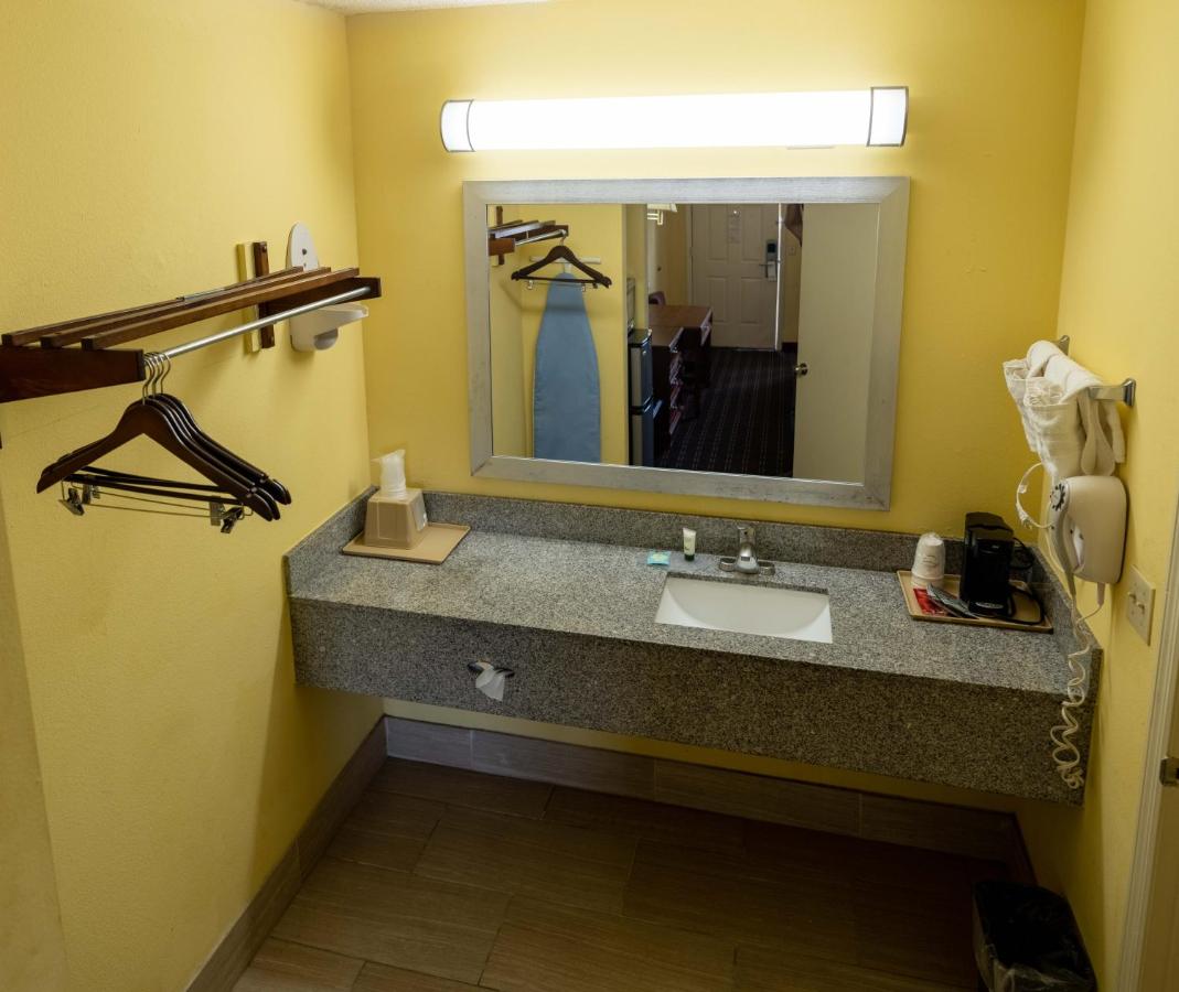 | Loyalty Inn Hawkinsville