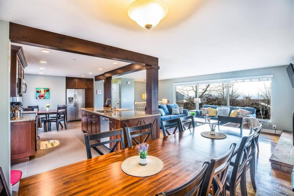 | Sunset Views-Pool Table, Great Access to Mtns/City