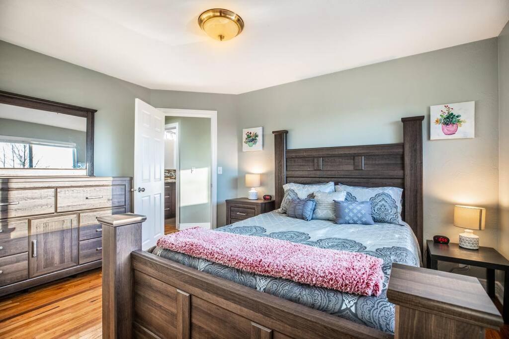 | Sunset Views-Pool Table, Great Access to Mtns/City