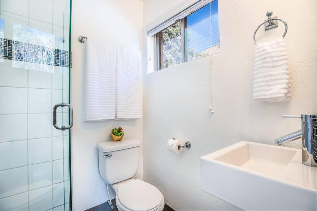 | Sunset Views-Pool Table, Great Access to Mtns/City