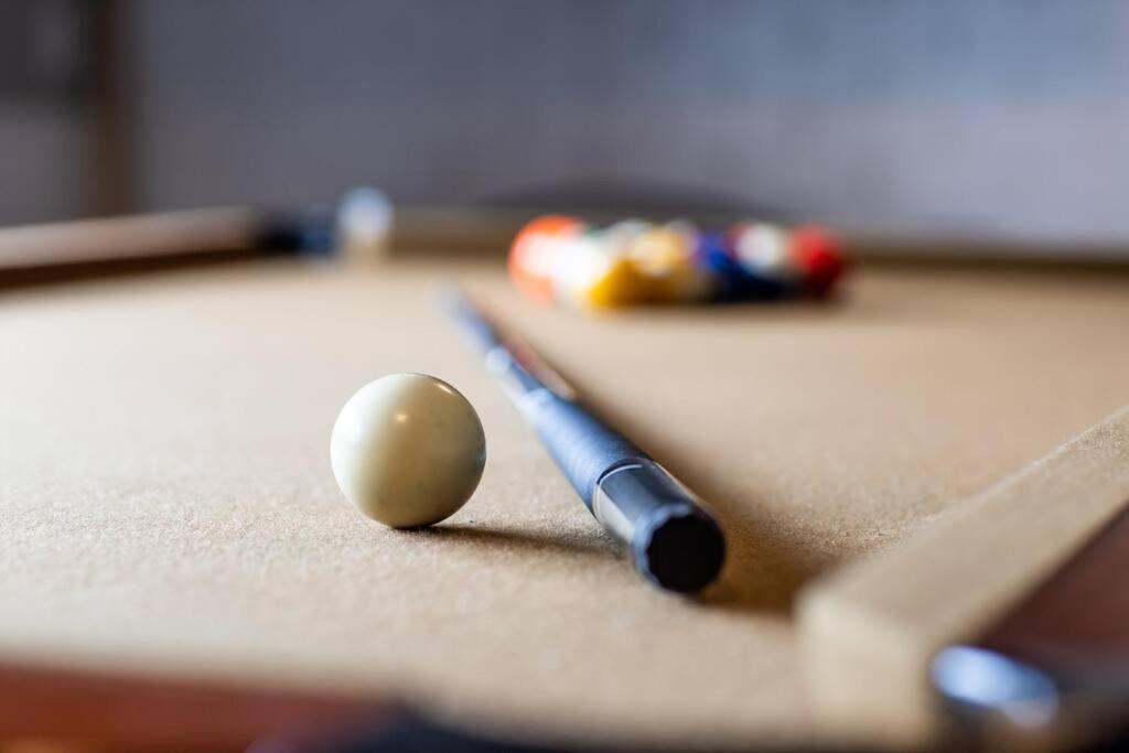 | Sunset Views-Pool Table, Great Access to Mtns/City