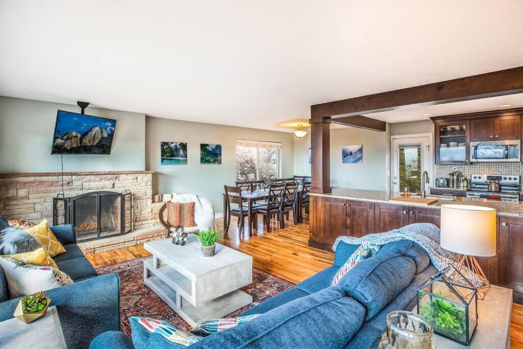 | Sunset Views-Pool Table, Great Access to Mtns/City