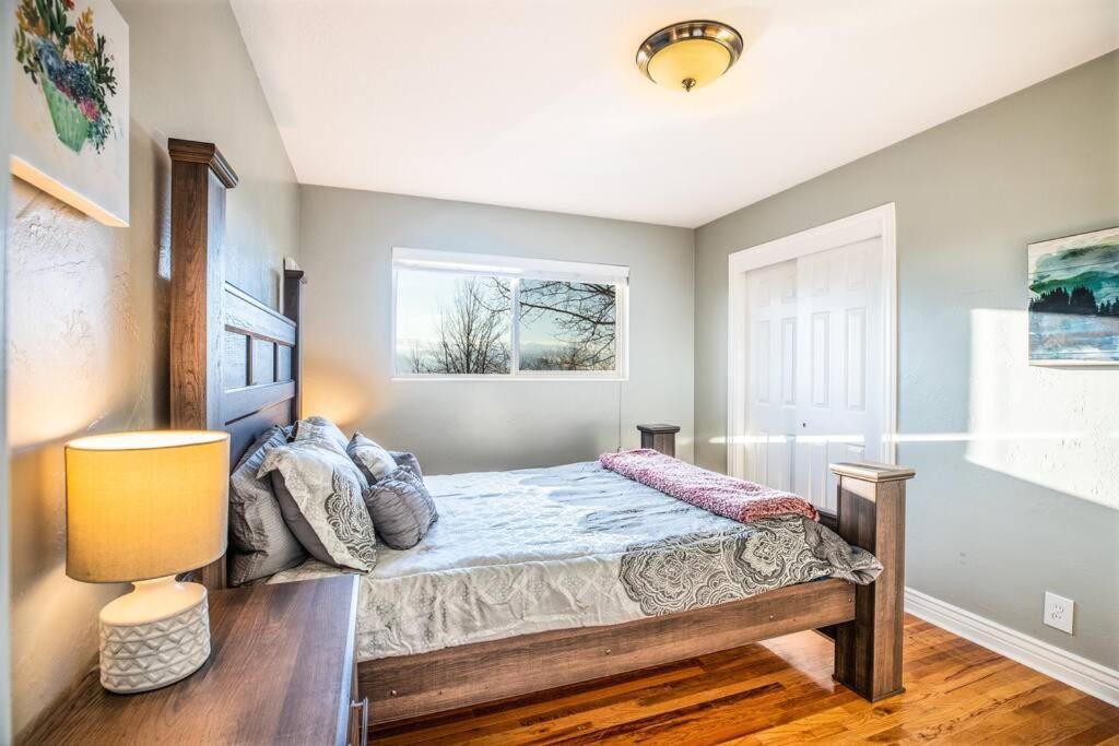 | Sunset Views-Pool Table, Great Access to Mtns/City