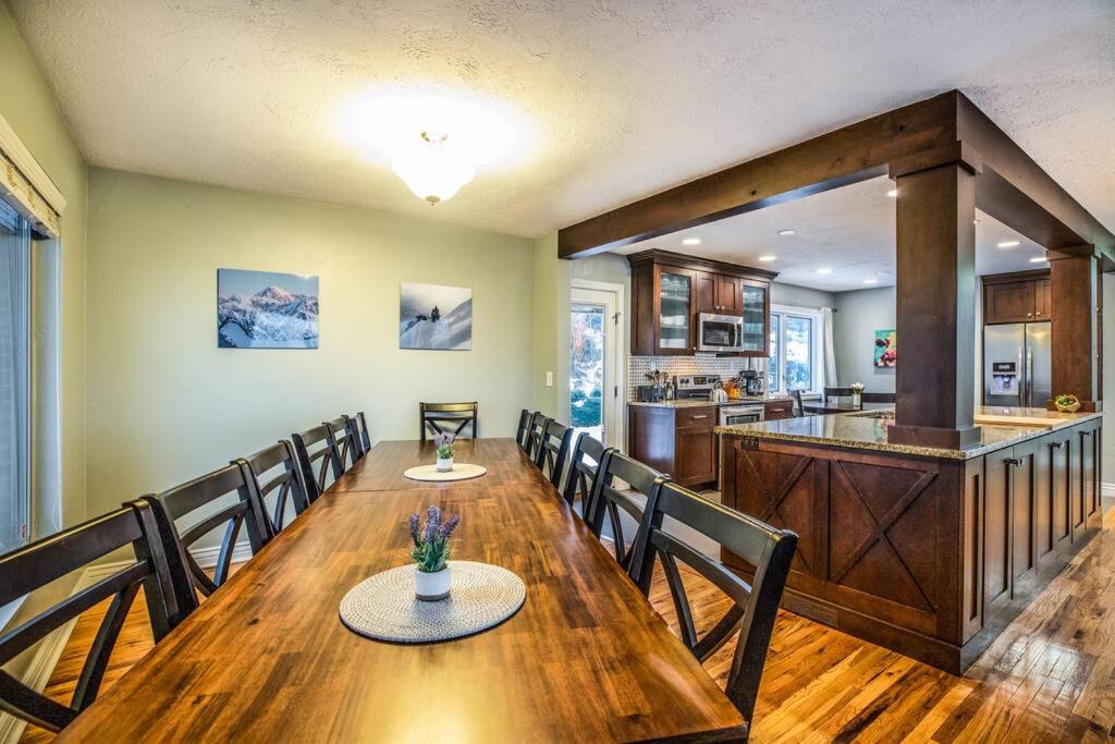 | Sunset Views-Pool Table, Great Access to Mtns/City