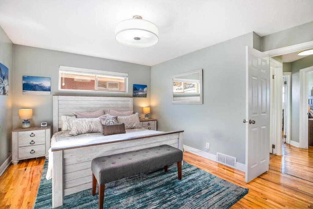 | Sunset Views-Pool Table, Great Access to Mtns/City