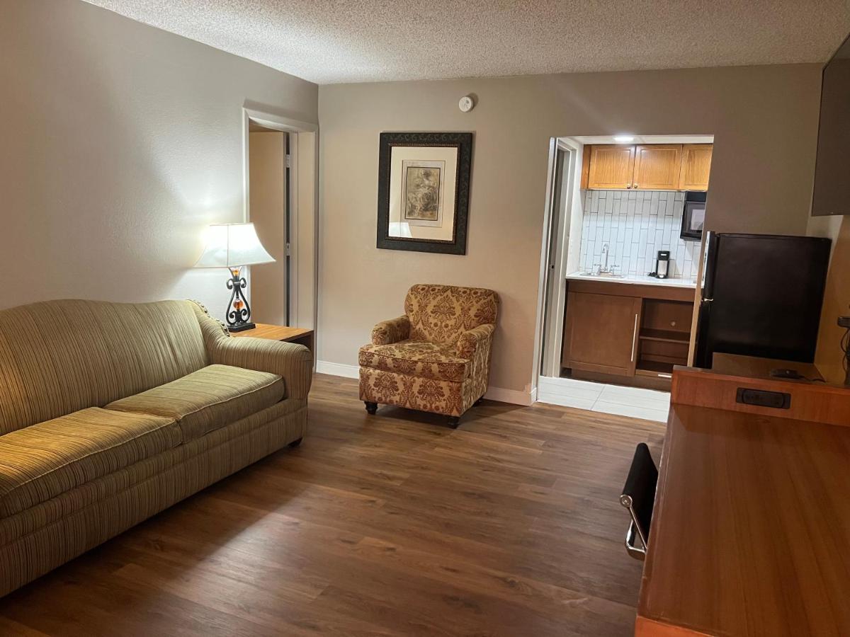 | Baymont Inn and Suites