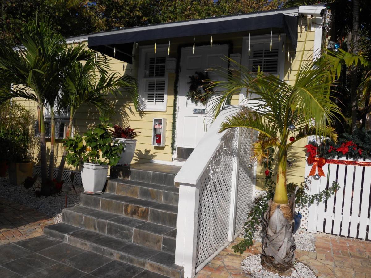 | Duval Inn - Key West