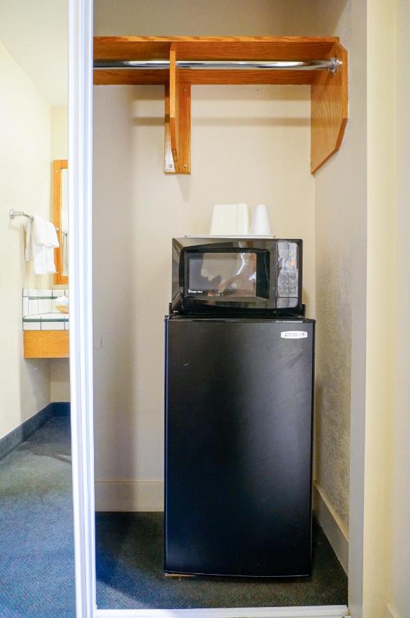 Family Two-Bedroom Suite at Lamplighter Inn & Suites