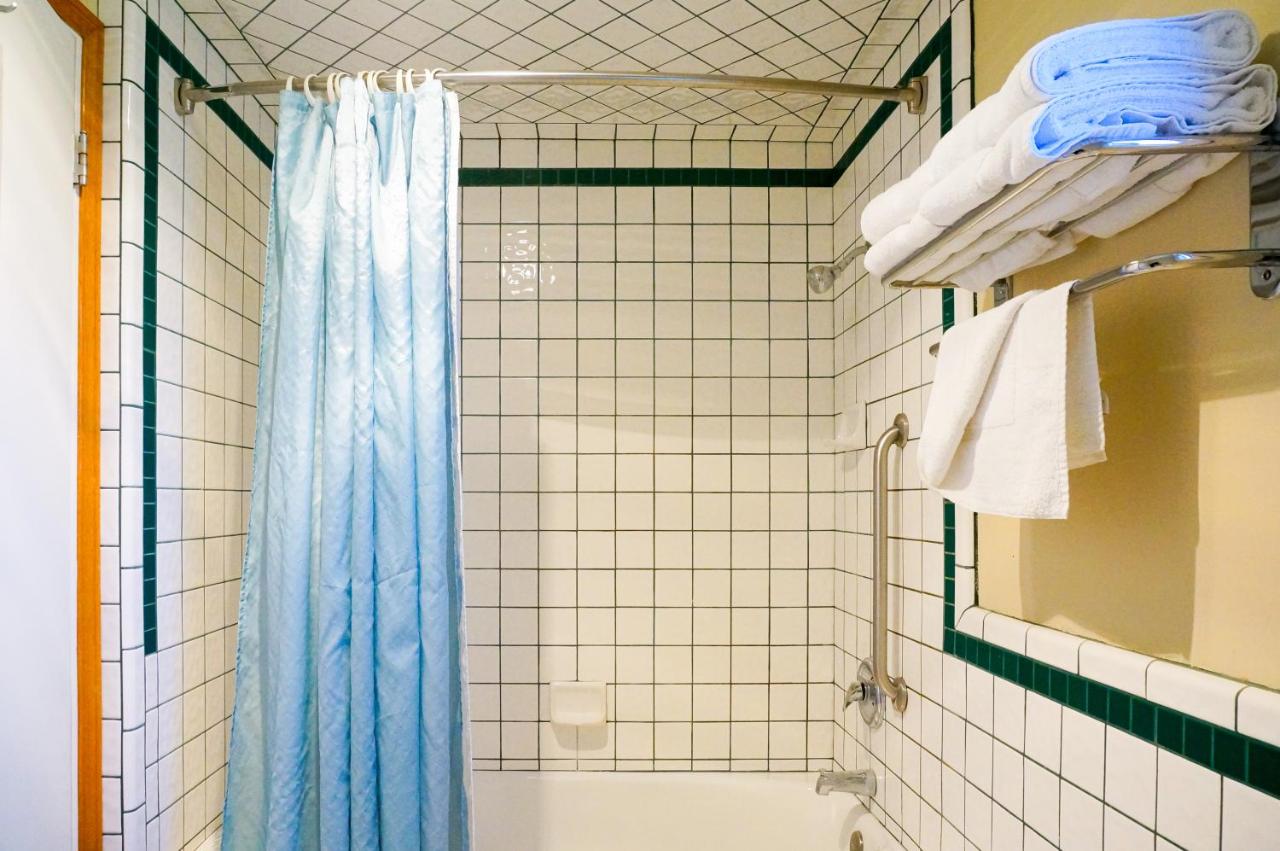 Family Two-Bedroom Suite at Lamplighter Inn & Suites