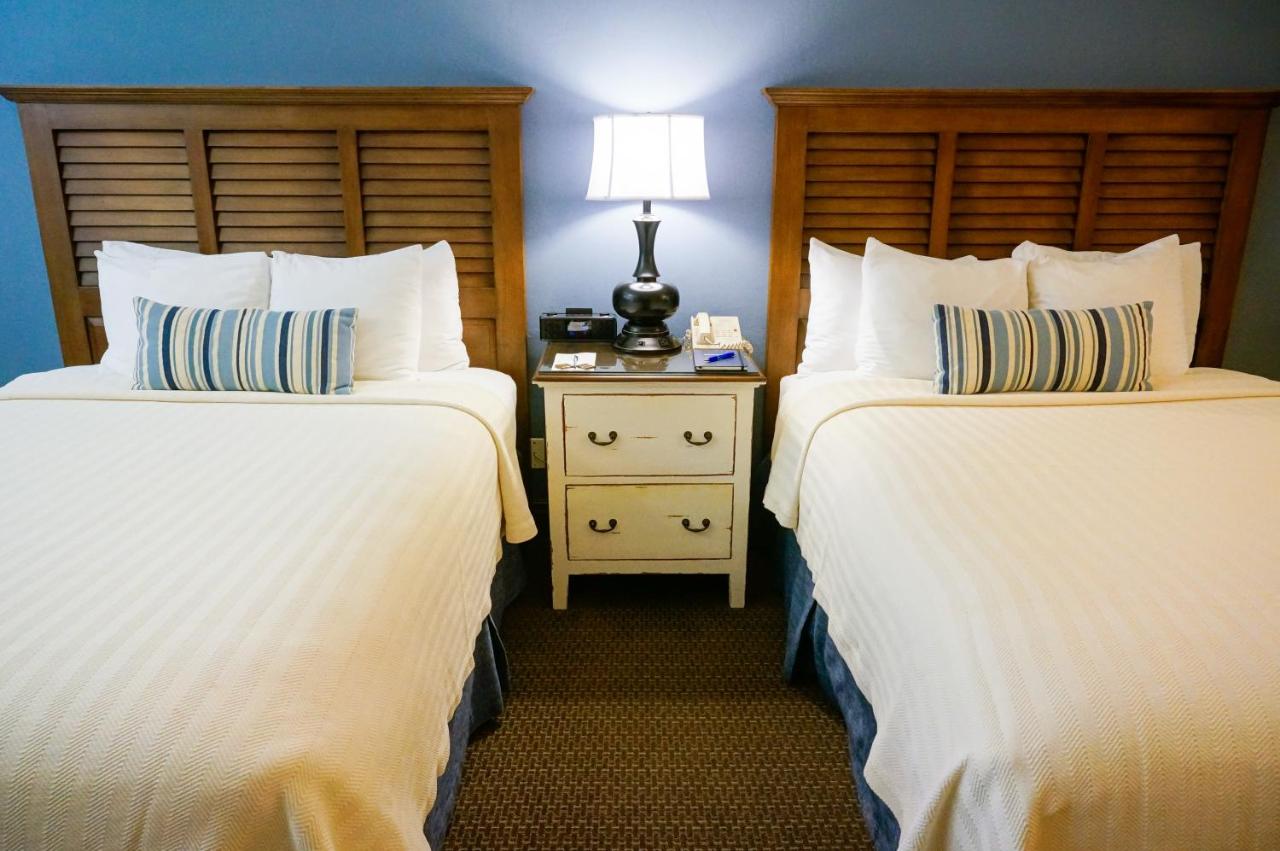 Standard Queen Room with Two Queen Beds at Sand Pebbles Inn