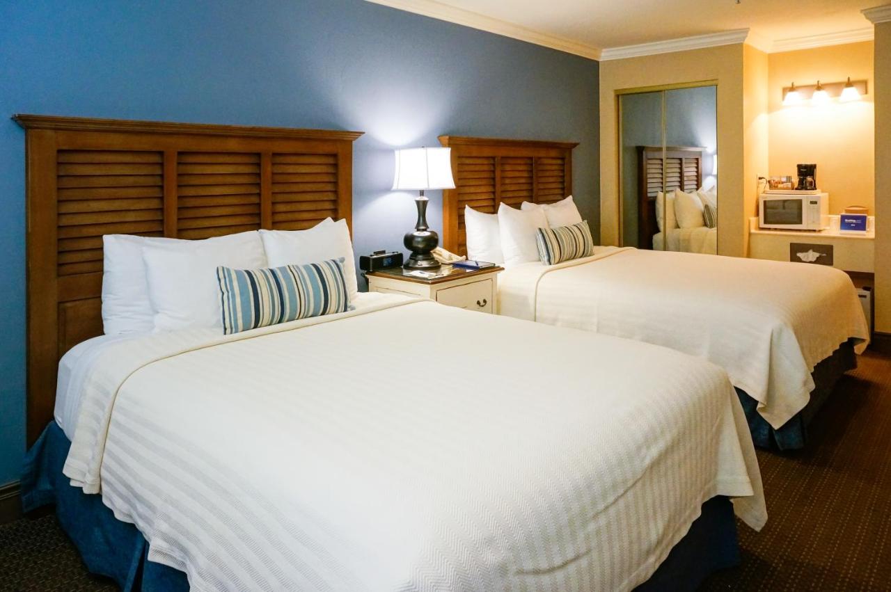 Standard Queen Room with Two Queen Beds at Sand Pebbles Inn