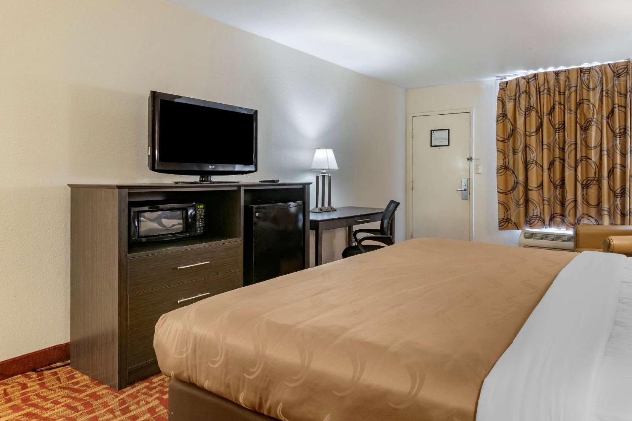 King Room - Non-Smoking at Quality Inn At Town Center