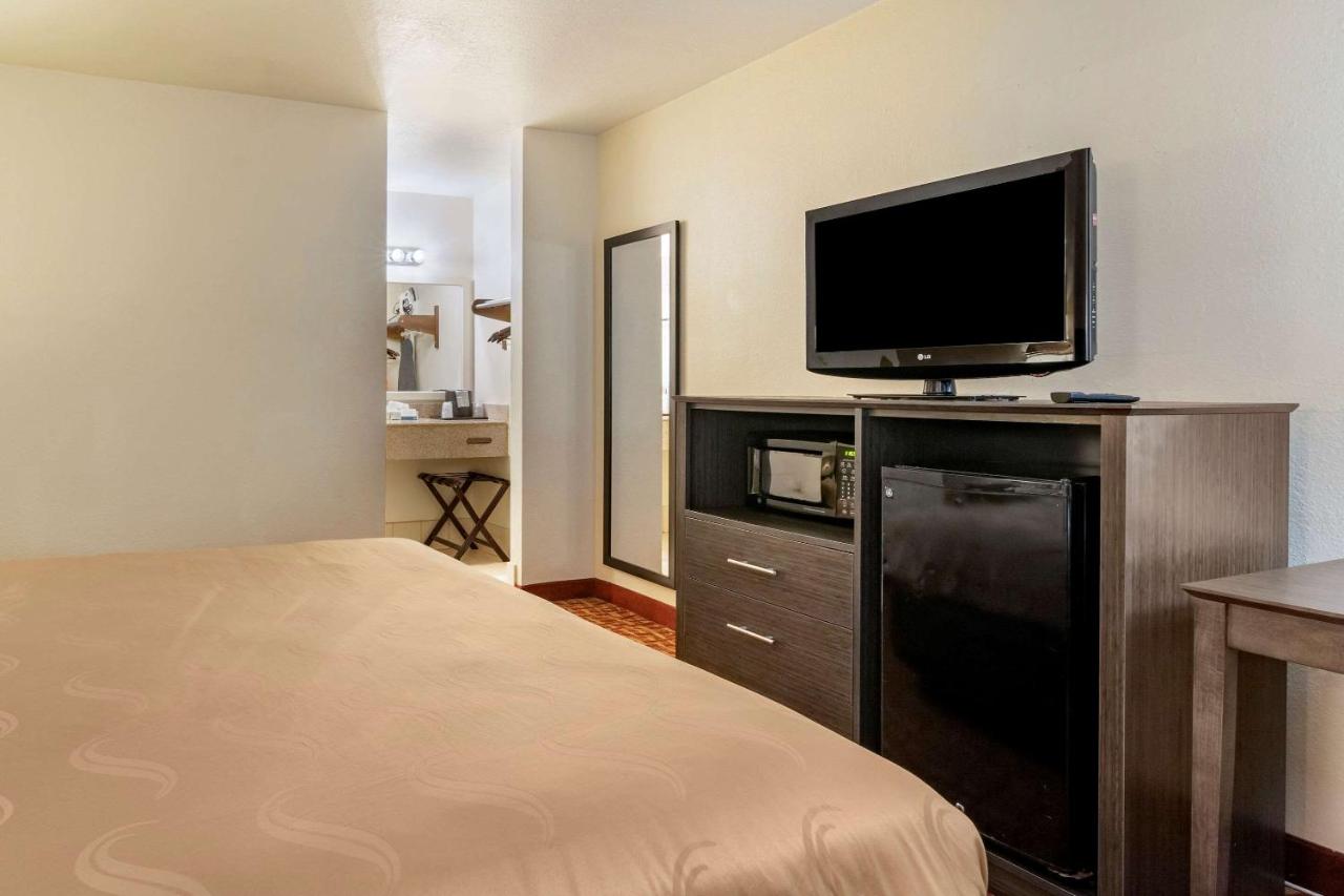 King Room - Non-Smoking at Quality Inn At Town Center