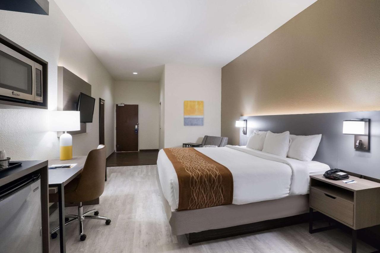 King Room - Accessible/Non-Smoking at Comfort Inn & Suites Victoria North