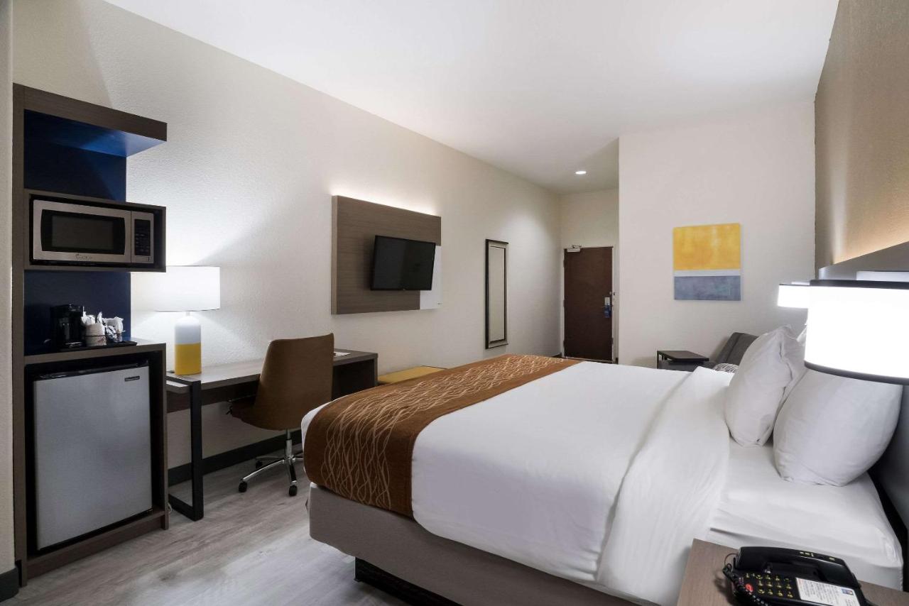 King Room - Accessible/Non-Smoking at Comfort Inn & Suites Victoria North