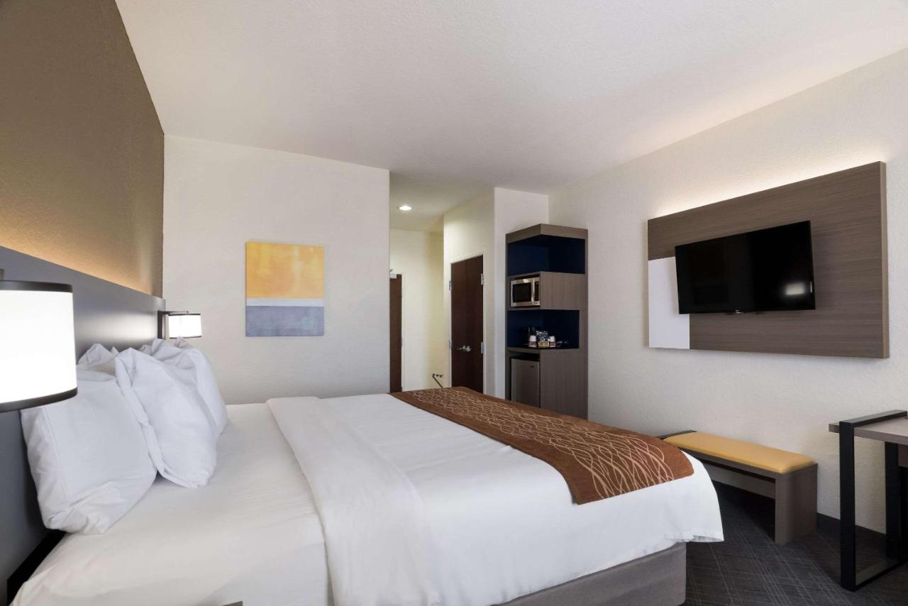 King Room - Non-Smoking at Comfort Inn & Suites Victoria North