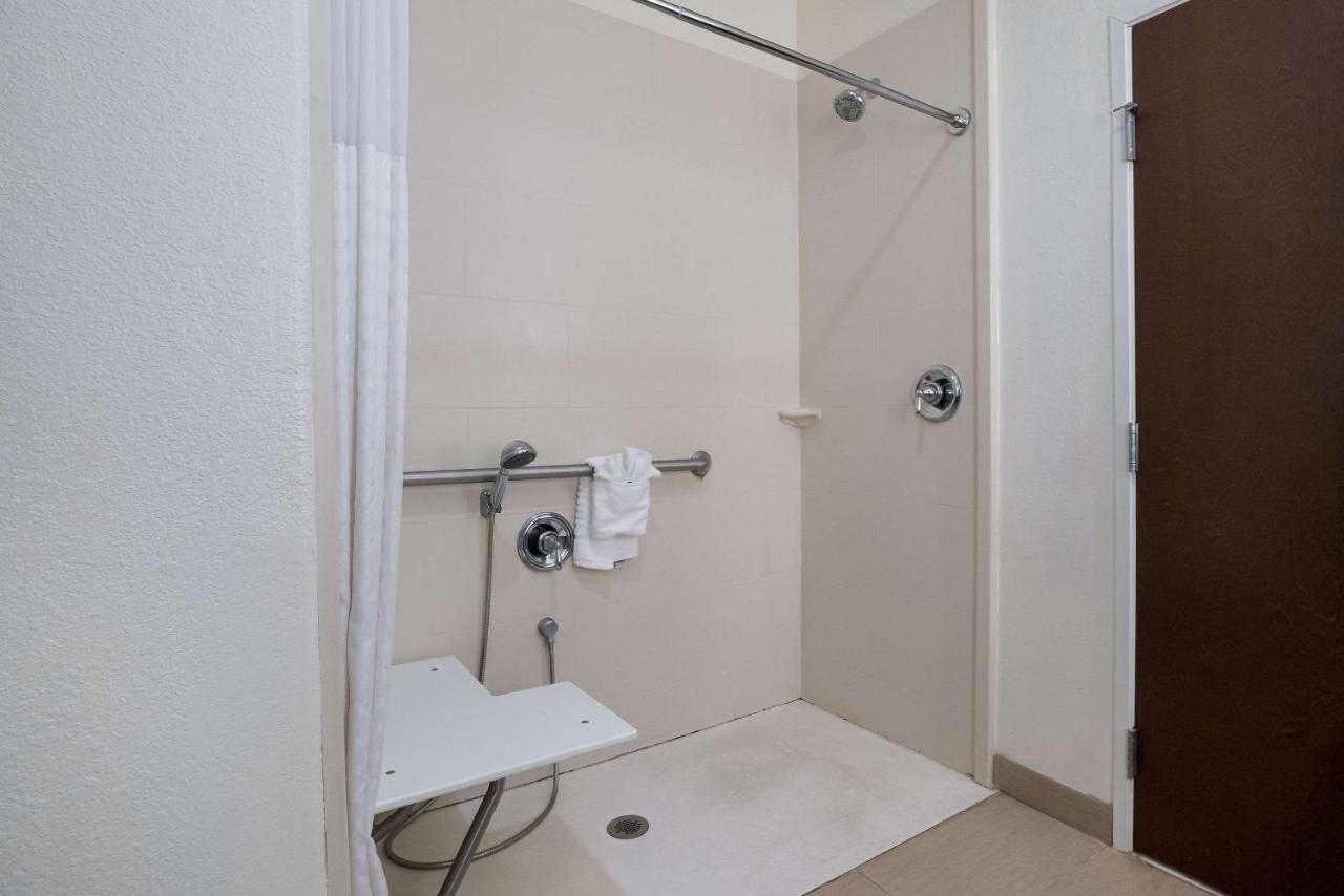 King Room - Accessible/Non-Smoking at Comfort Inn & Suites Victoria North