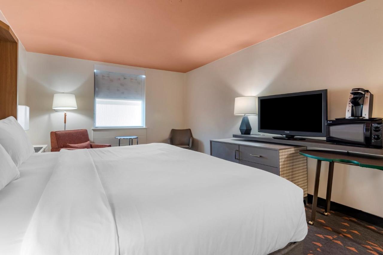 King Room at Holiday Inn Bangor by IHG