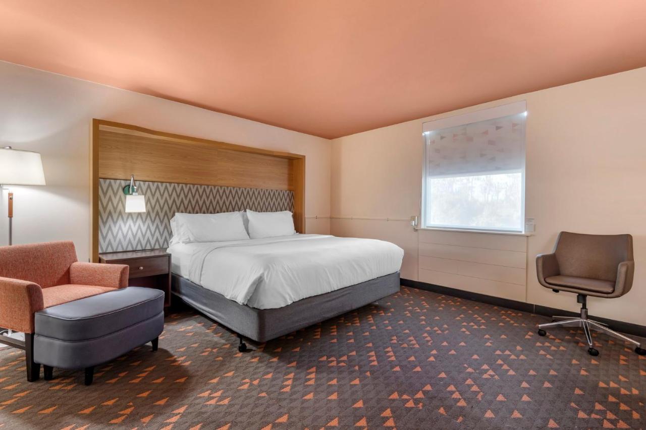 King Room - Mobility Access/Hearing Accessible at Holiday Inn Bangor by IHG