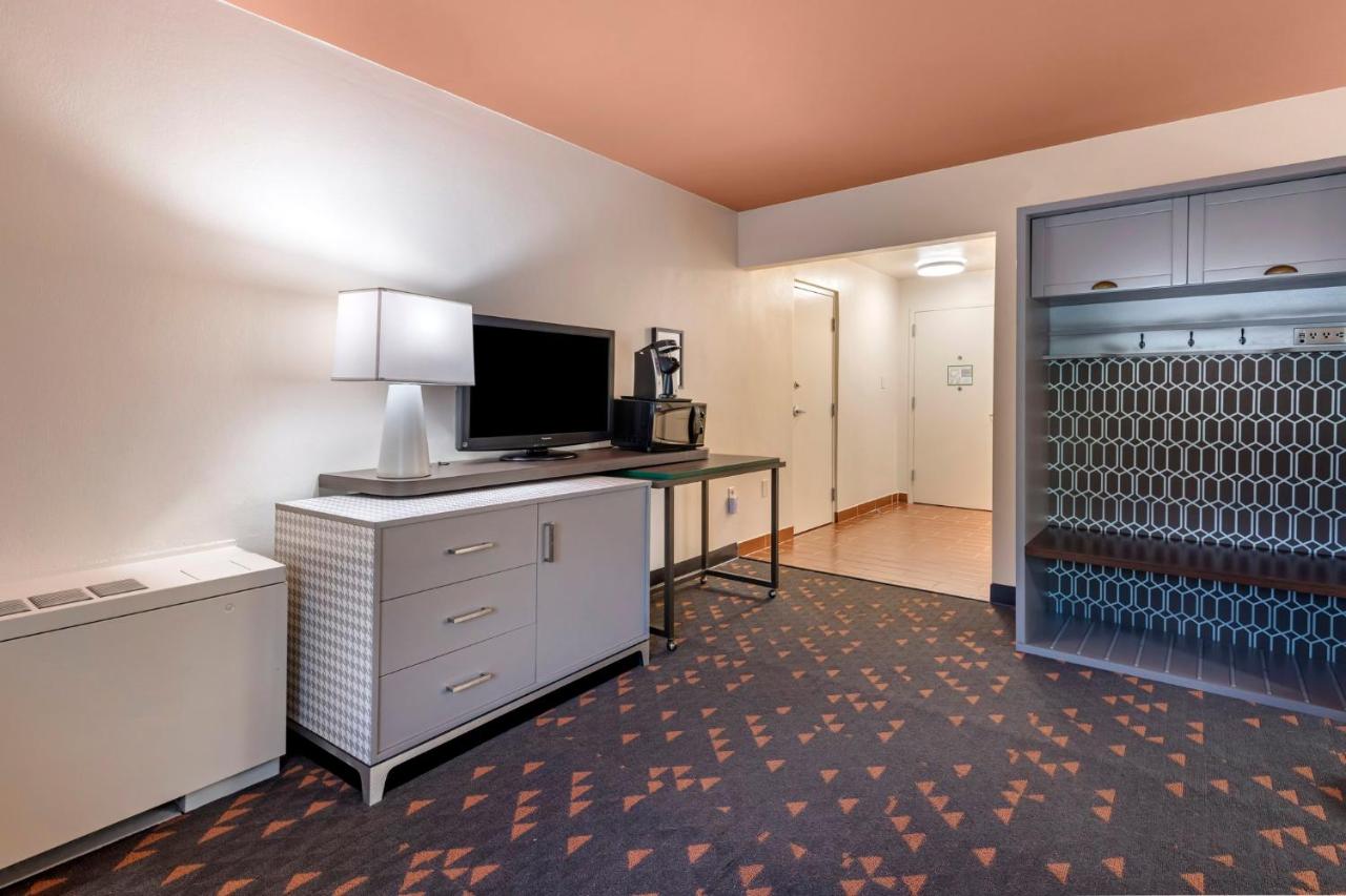 King Room - Mobility Access/Hearing Accessible at Holiday Inn Bangor by IHG