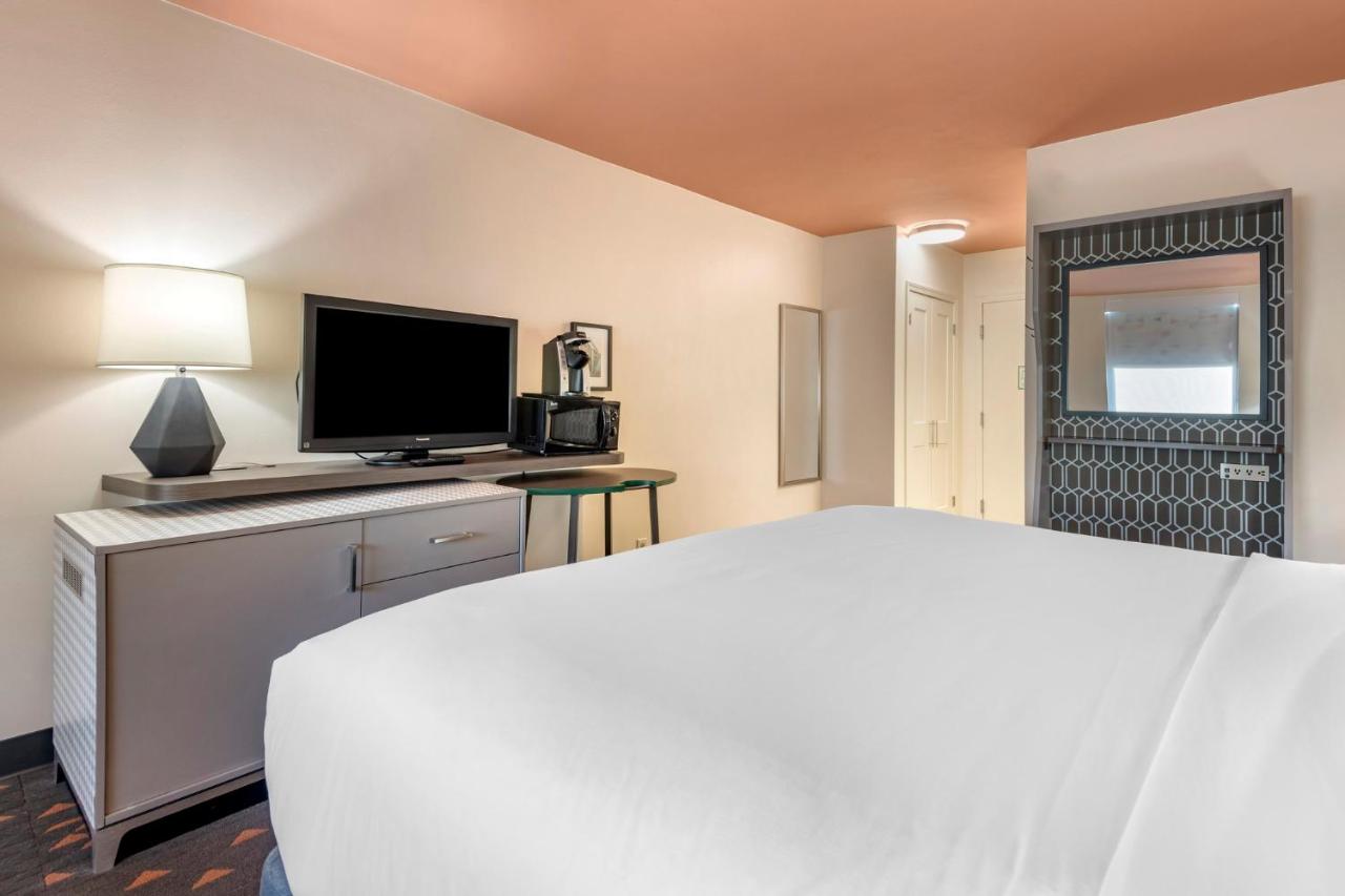 King Room at Holiday Inn Bangor by IHG