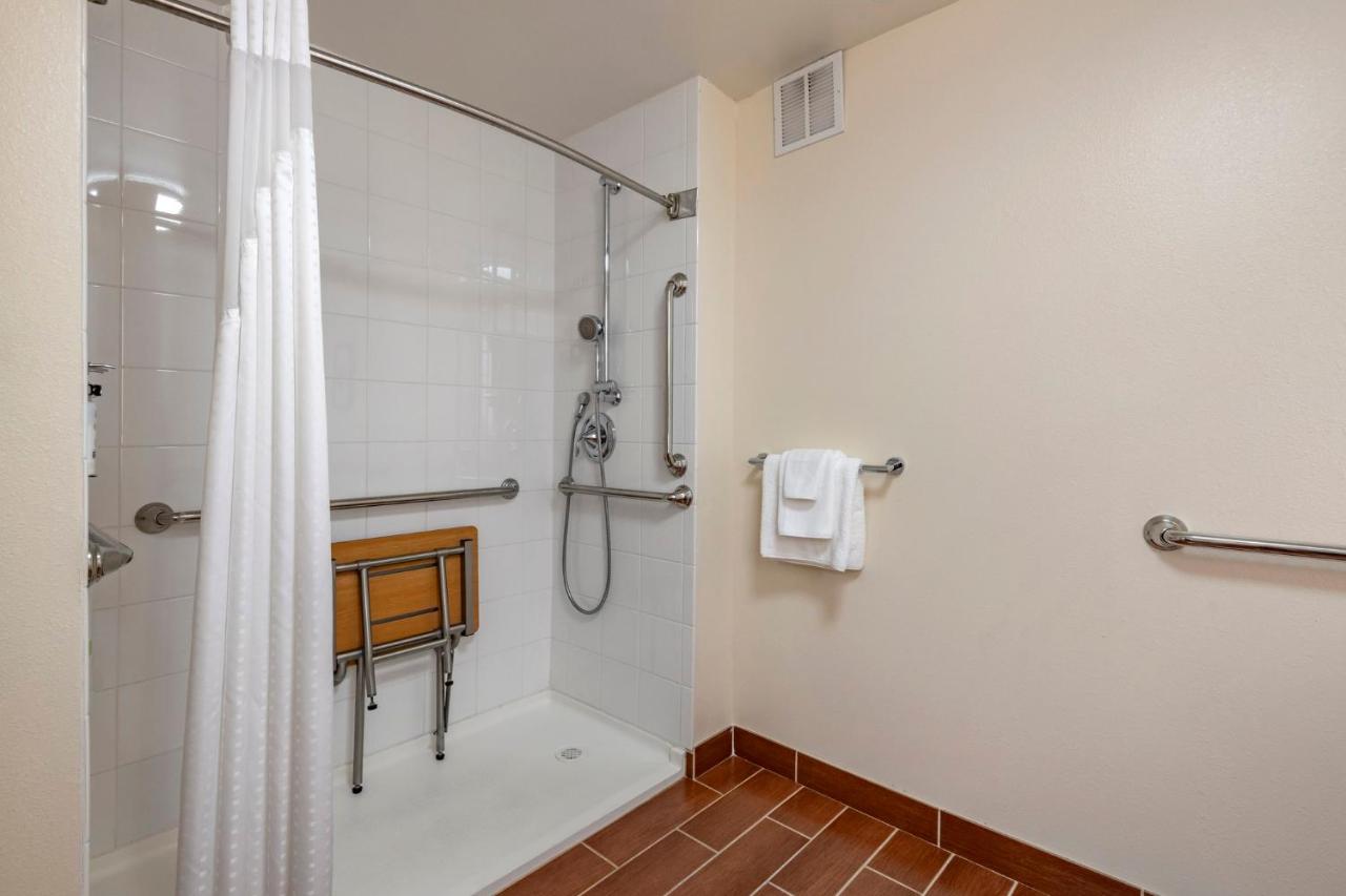 King Room - Hearing Accessible - Roll-in Shower at Holiday Inn Bangor by IHG