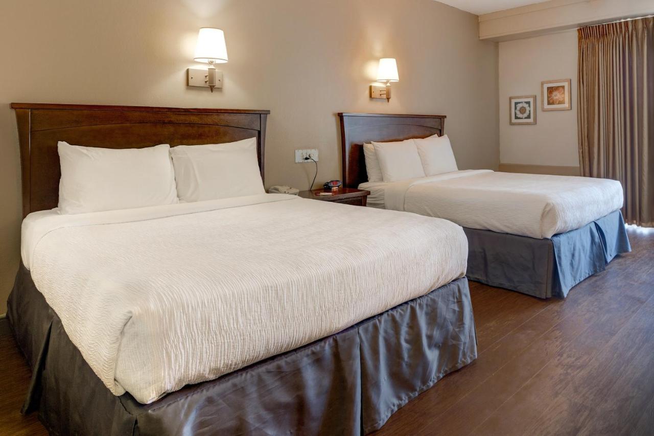 | Howard Johnson by Wyndham Amherst Hadley