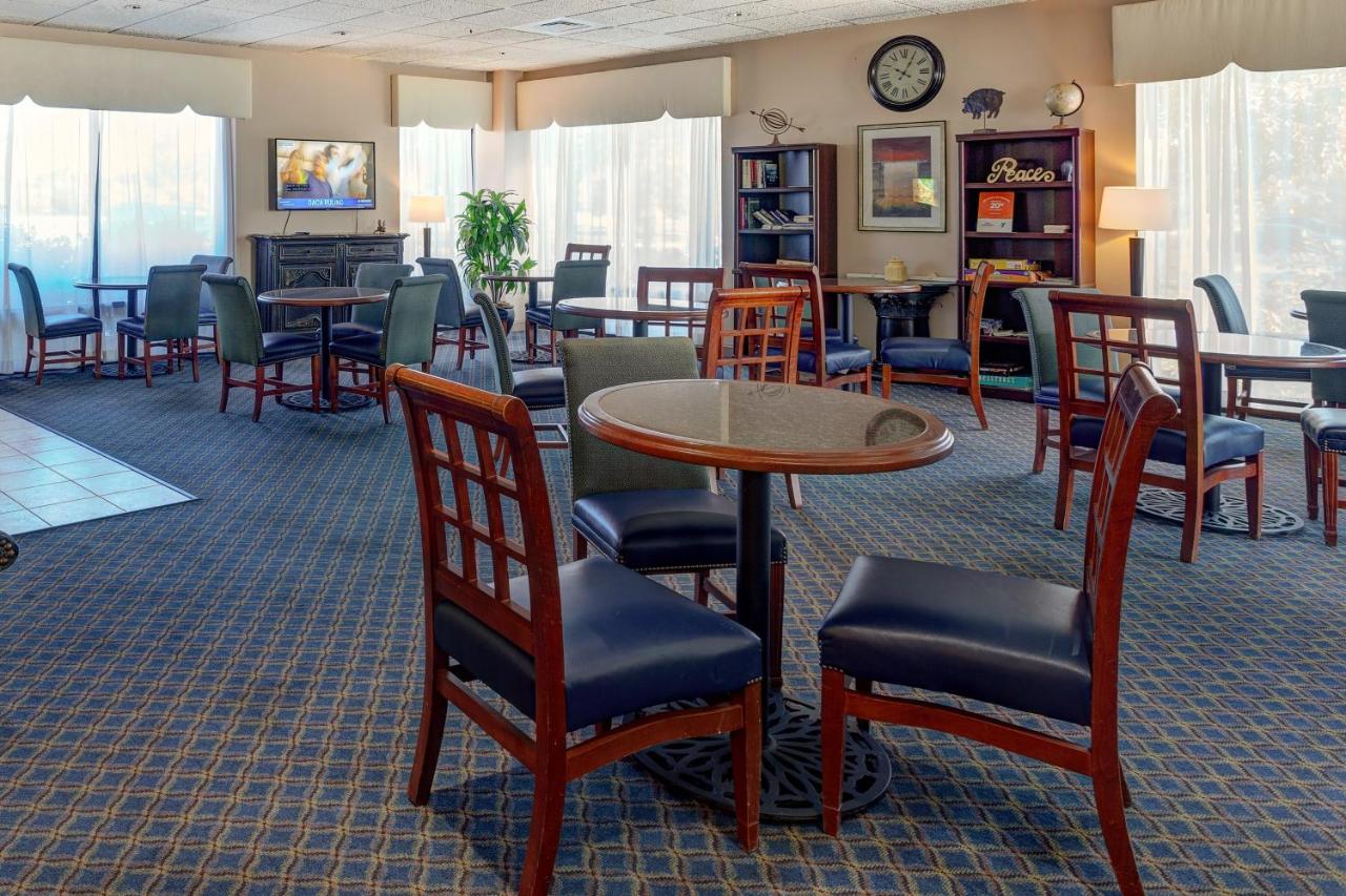| Howard Johnson by Wyndham Amherst Hadley