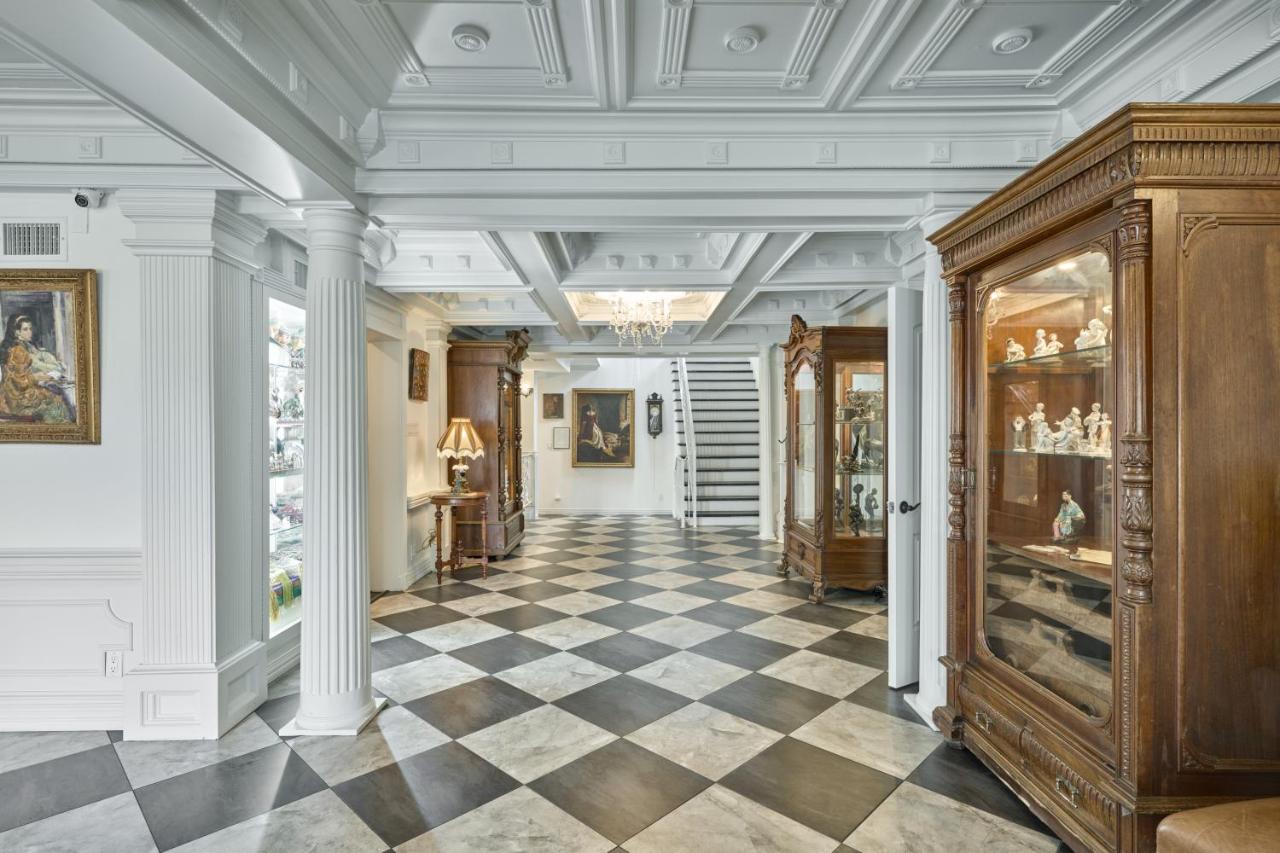 | Villa with 8 bedrooms and heated swimming pool