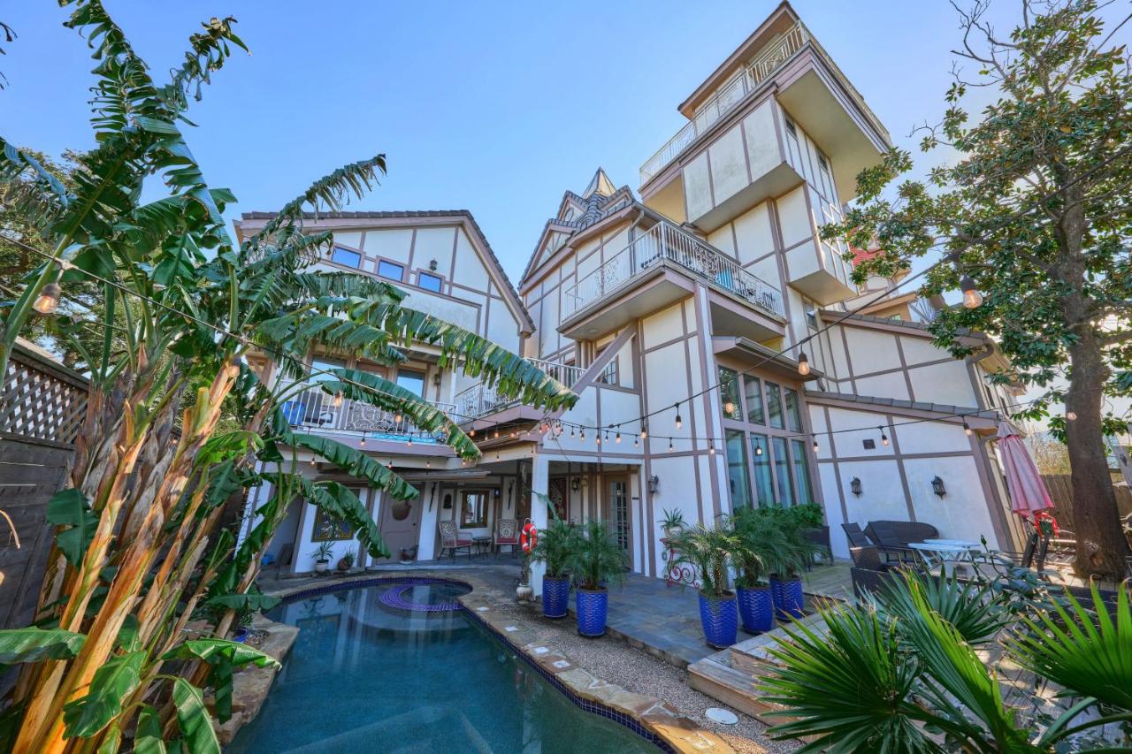 | Villa with 8 bedrooms and heated swimming pool
