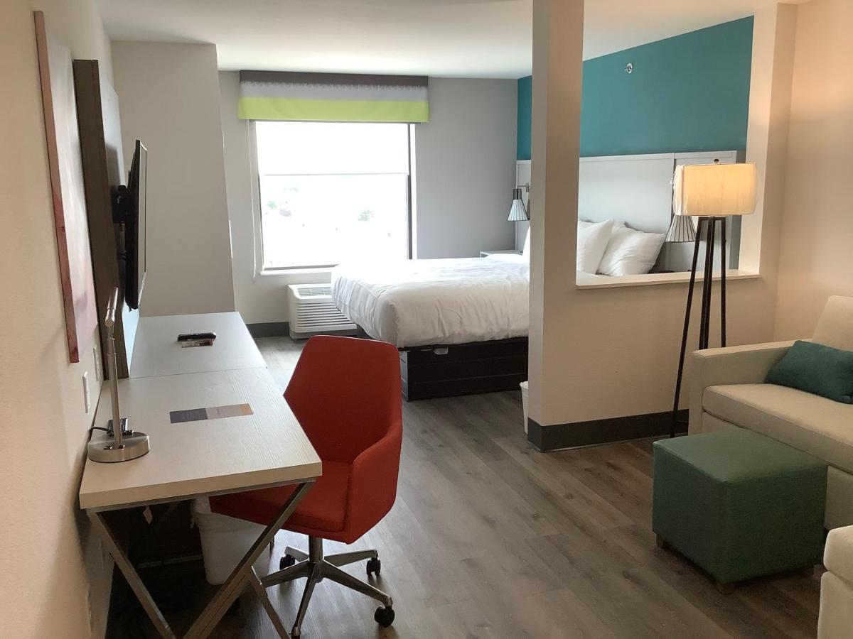 King Suite - Non Smoking/Pet Friendly at Comfort Suites Colorado Springs East -Medical Center Area