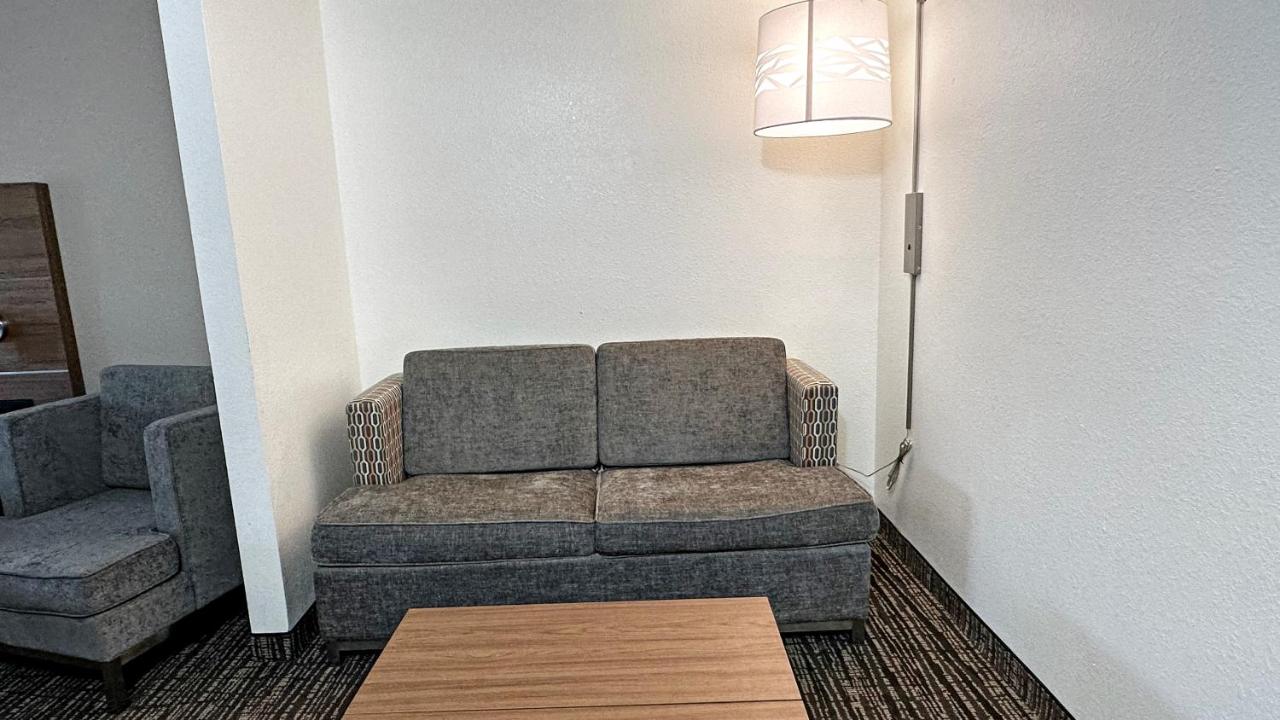 King Room with Sofa Bed at Estherville Hotel & Suites