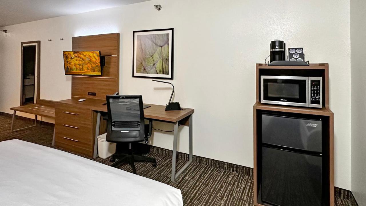 King Room with Sofa Bed at Estherville Hotel & Suites