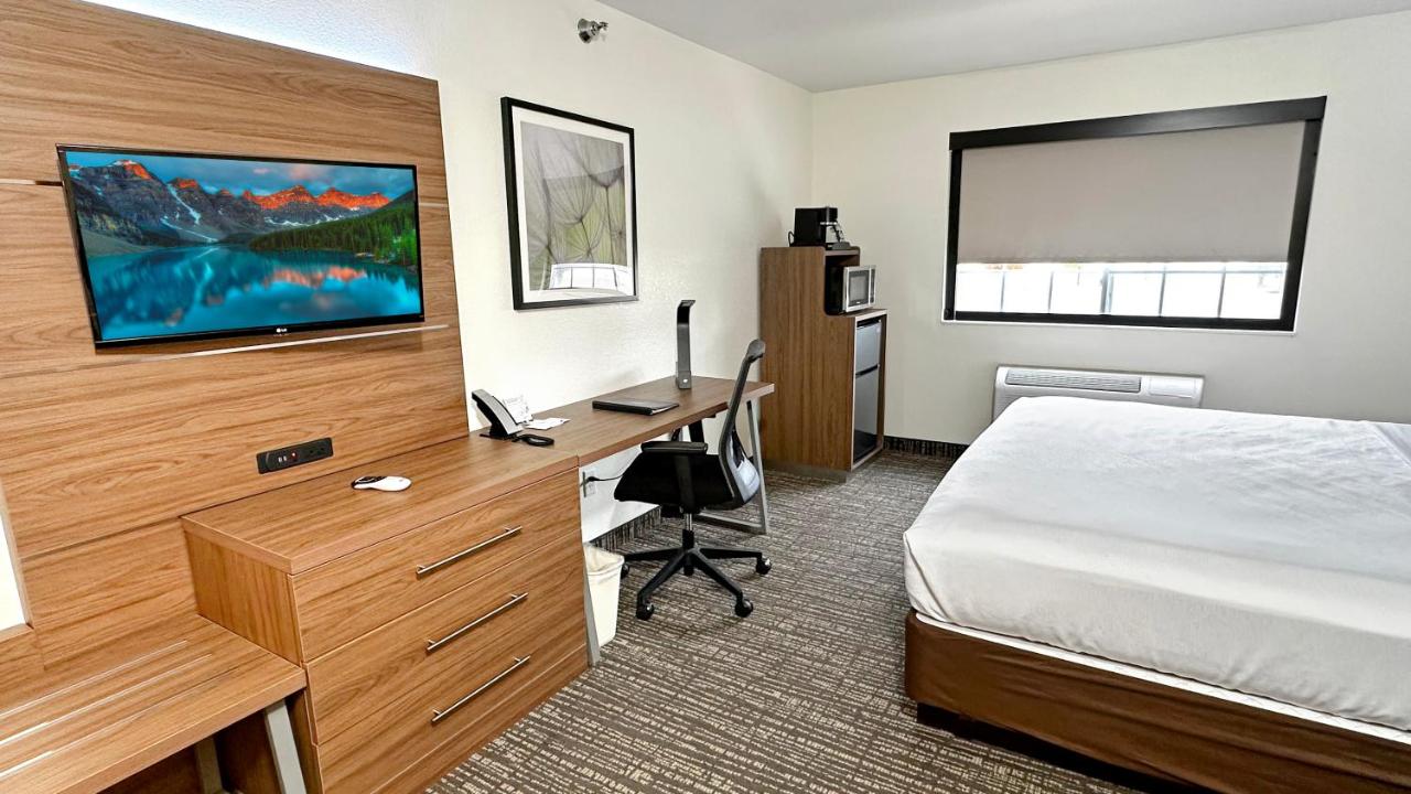 King Room with Sofa Bed at Estherville Hotel & Suites