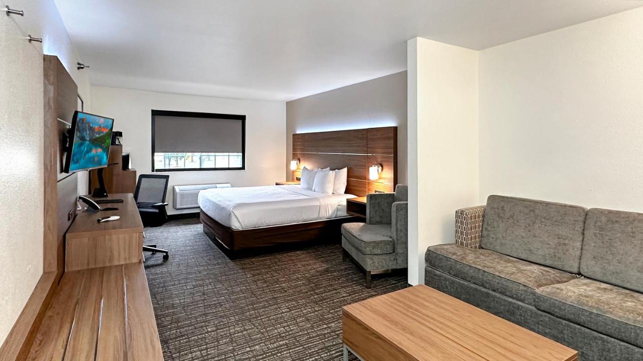 King Room with Sofa Bed at Estherville Hotel & Suites