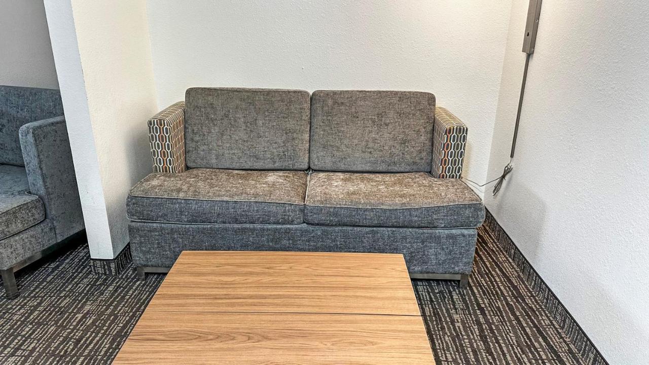 King Room with Sofa Bed at Estherville Hotel & Suites