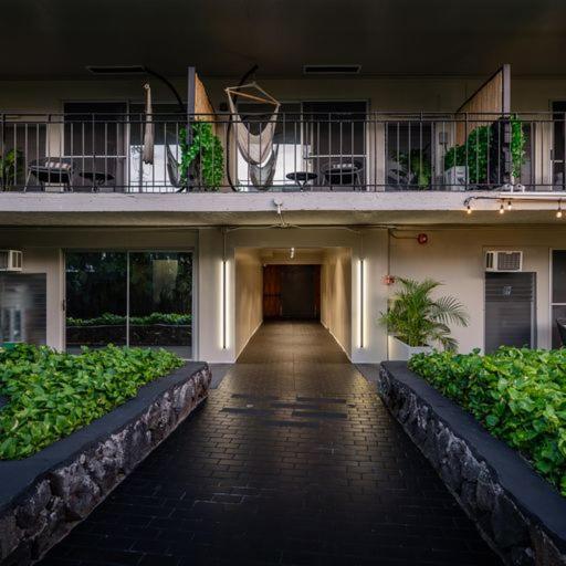 | Kona Seaside Hotel