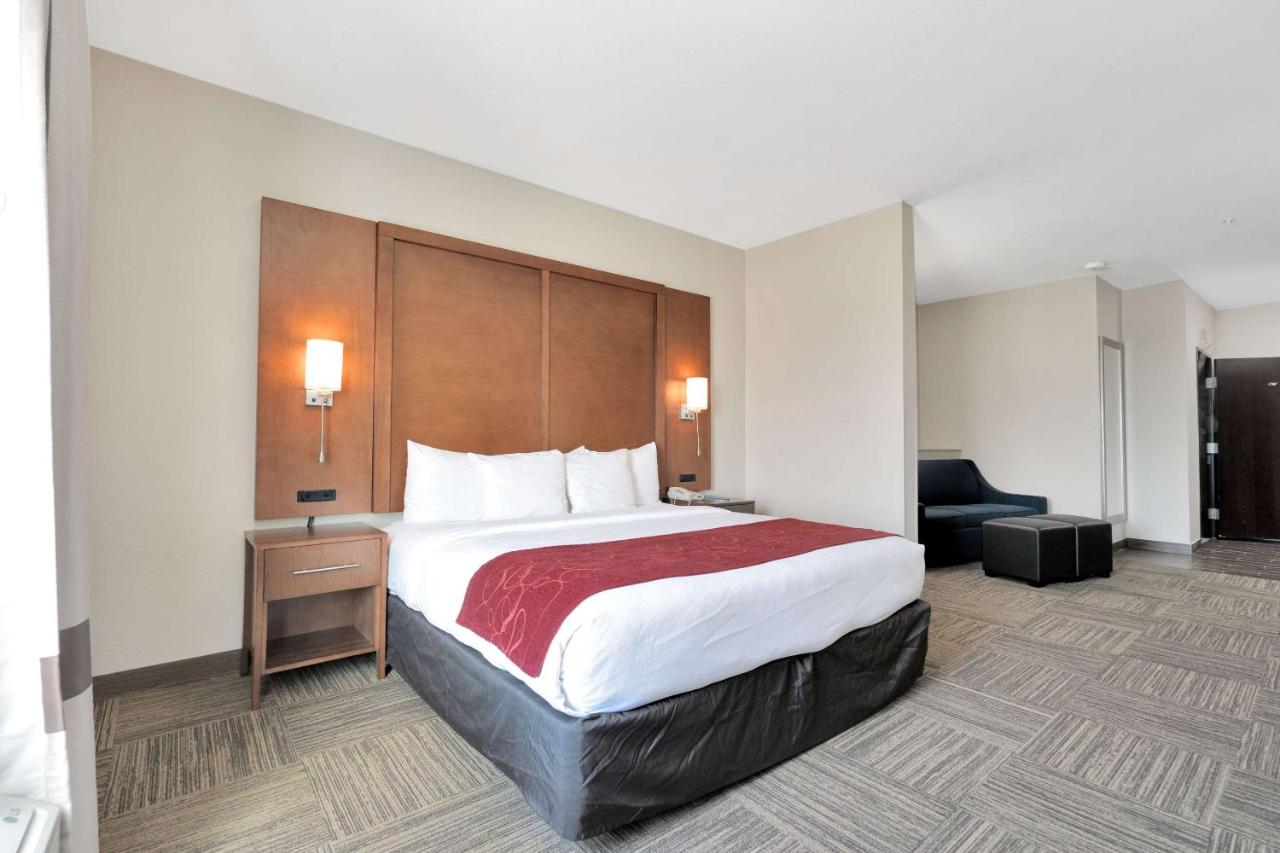 King Suite - Accessible/Non-Smoking at Comfort Suites University