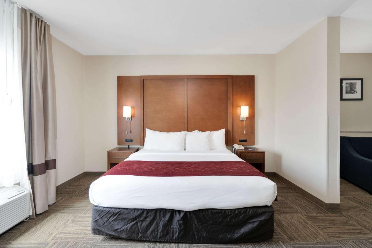 King Suite - Accessible/Non-Smoking at Comfort Suites University