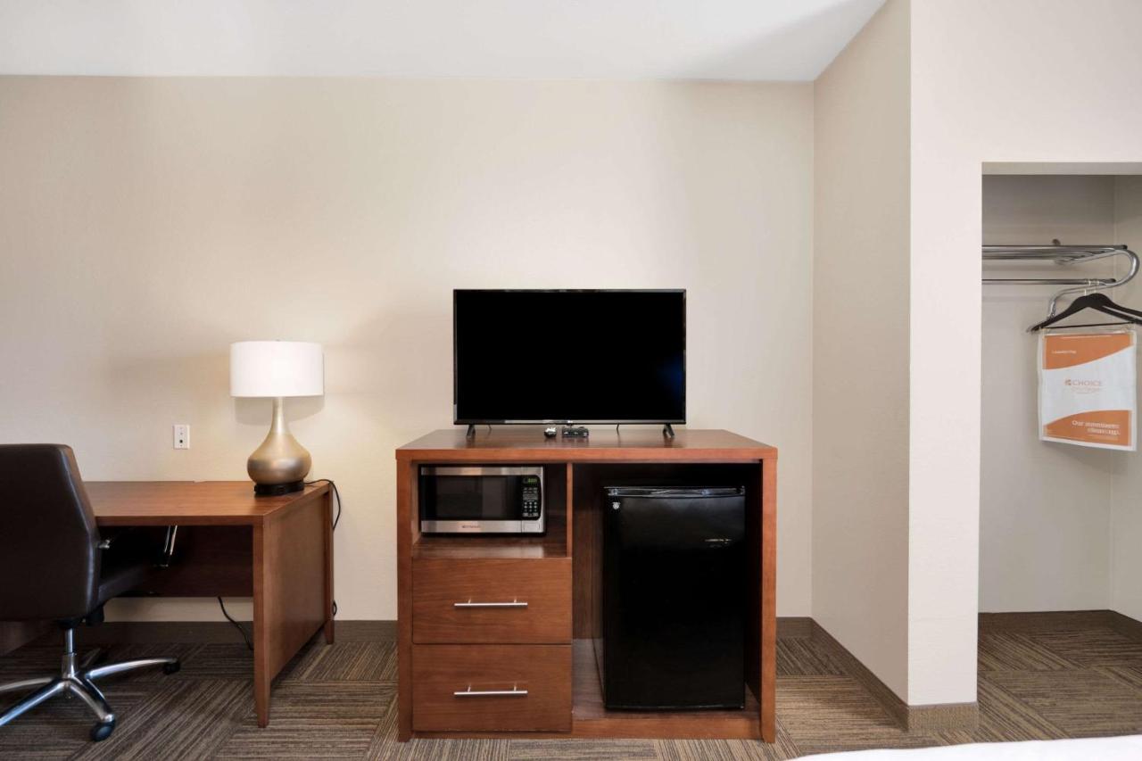 King Suite - Non-Smoking at Comfort Suites University