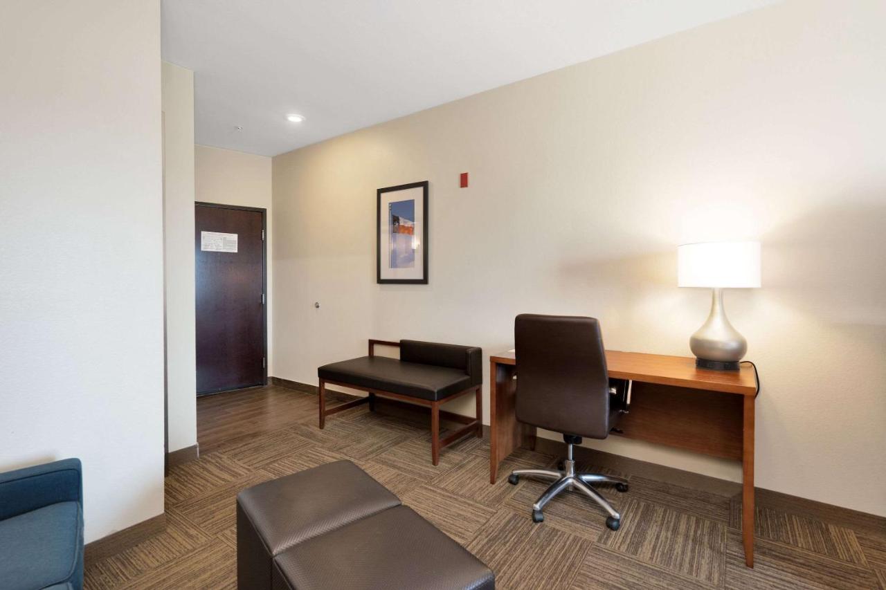 King Suite - Non-Smoking at Comfort Suites University