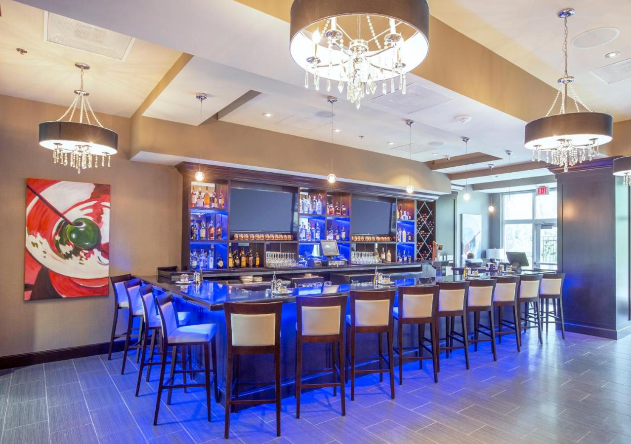 | Crowne Plaza Shenandoah - The Woodlands