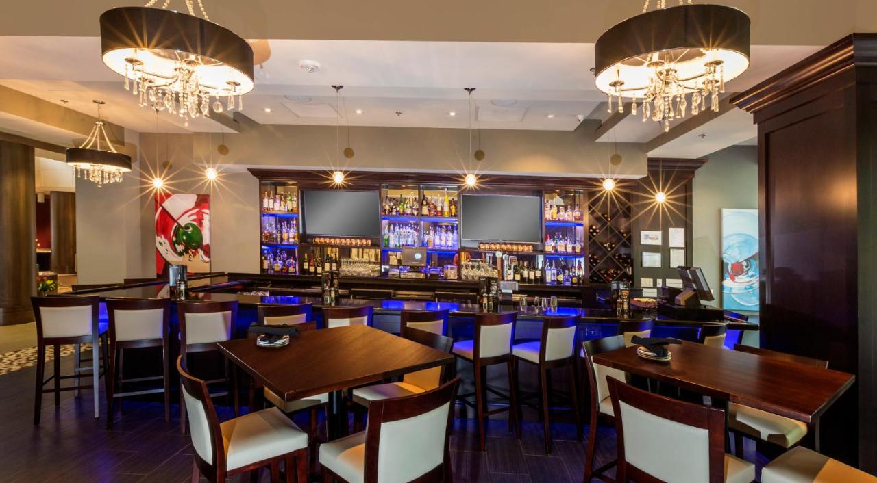 | Crowne Plaza Shenandoah - The Woodlands