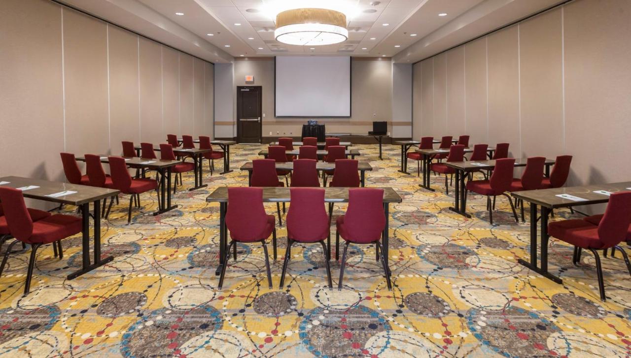 | Crowne Plaza Shenandoah - The Woodlands