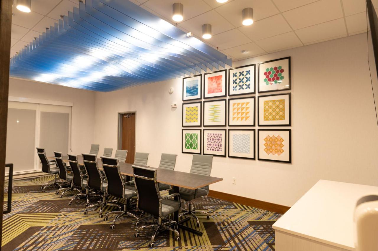  | Holiday Inn Express & Suites - Dayton East - Beavercreek