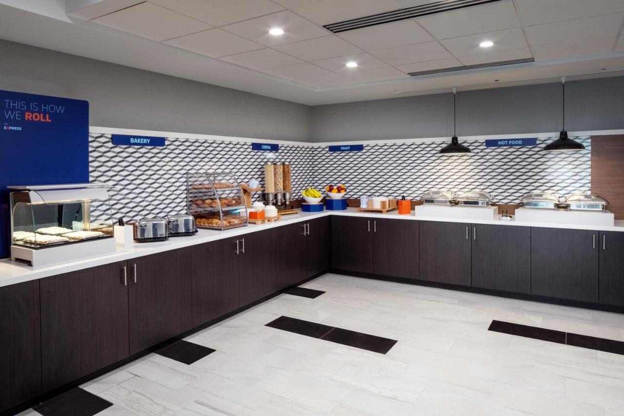  | Holiday Inn Express - Washington DC Downtown, an IHG Hotel