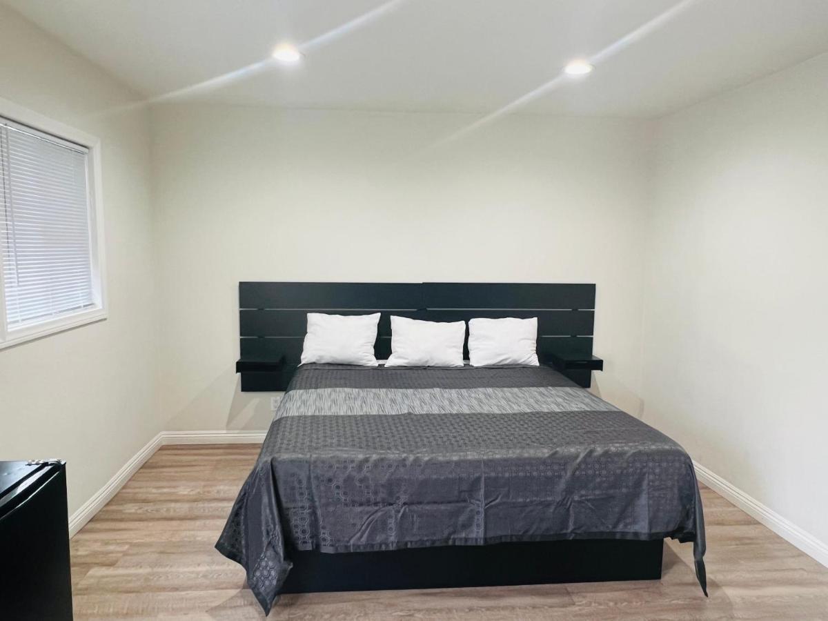 | Holly Park Motel near LAX
